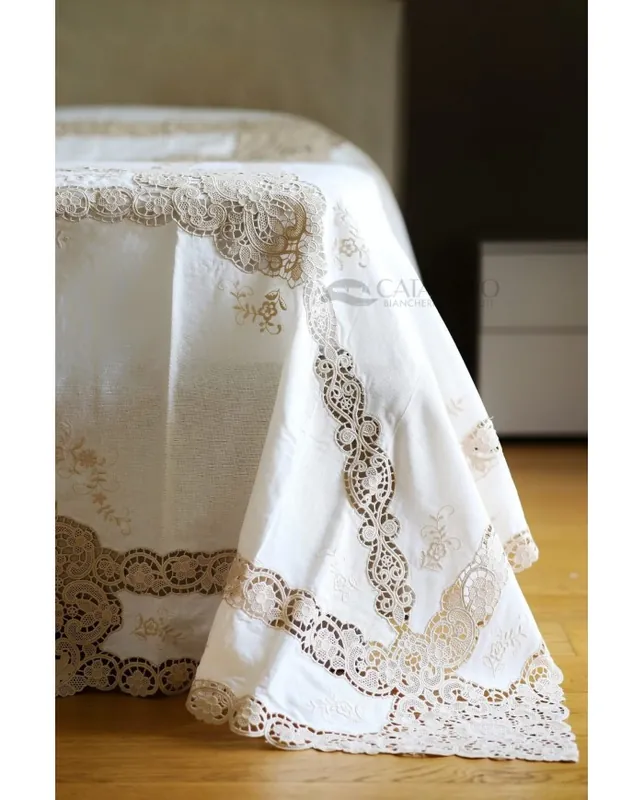 Promozione Copriletto in lino ricamato colore ecrù modello Burano