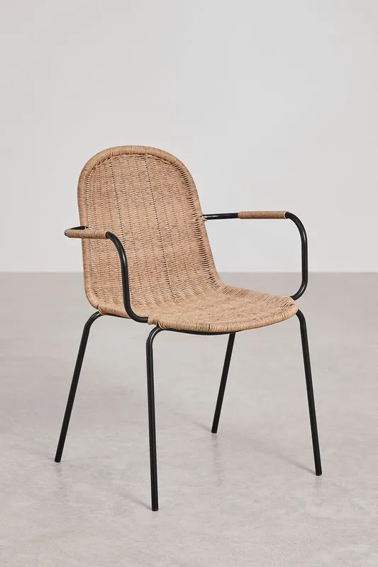 Set di 4 sedie da pranzo impilabili con braccioli in rattan sintetico Reiven Consegna Rapida