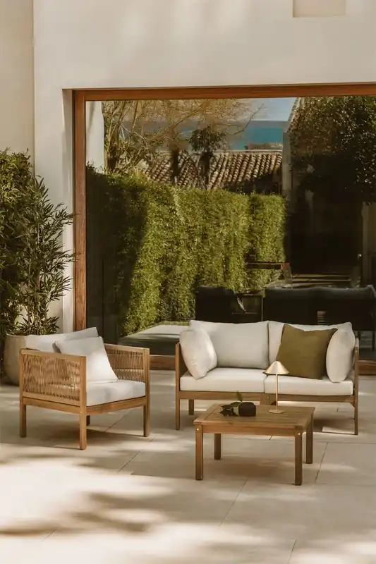 Esclusivo Set da giardino con divano modulare a 2 pezzi con braccioli, poltrona e tavolino in legno di acacia Branson
