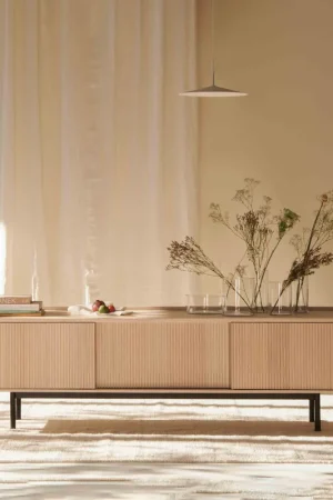 Ąžuolinė komoda SIPARIO, sukurta Cono Studio Dale Italia kompanijai Compra Online