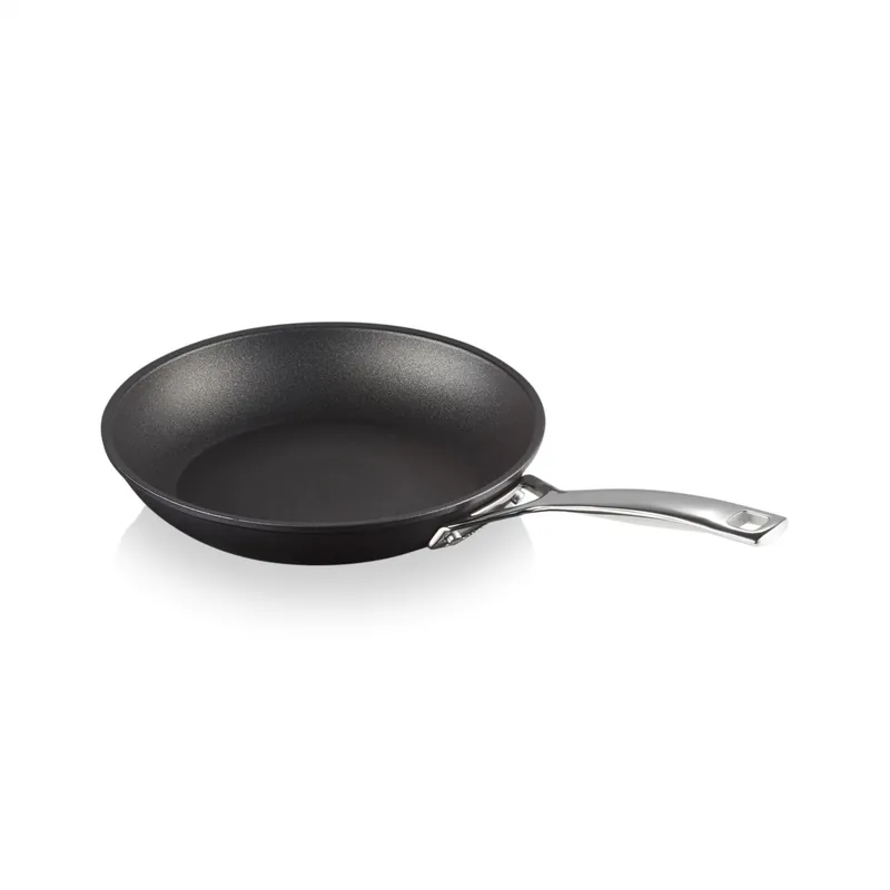 Compra Oggi Stesso Le Creuset Padella Alluminio Bassa diam. 28 cm