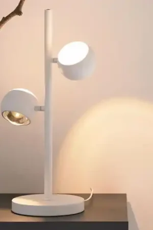 Lampada da tavolo bianca moderna 2 sfere orientabili led cct 2700k-6500k Di Tendenza