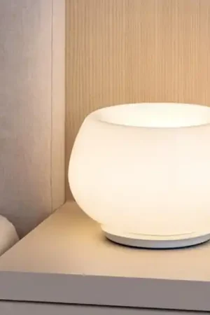 Lampada da comodino abat jour in vetro bianco led 3000k moderna kave perenz Prezzo Basso