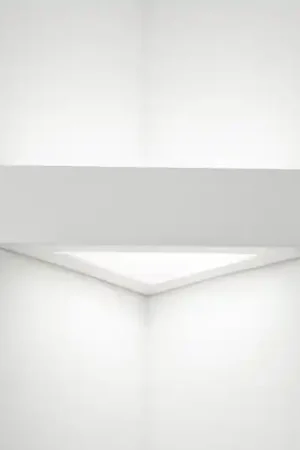 Applique angolare di gesso bianco isyluce triangolare Sconto