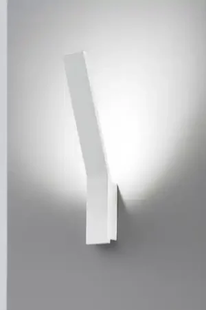Sconto Applique led moderna 22w 3000k nera stilnovo lama